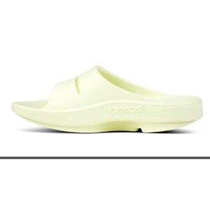 OOFOS Slide Sandal in Pale Yellow
